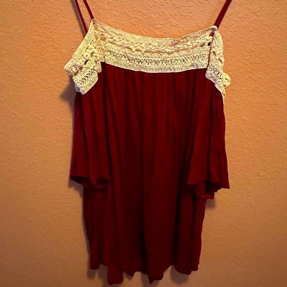 Free Kisses Red and white lace blouse - Picture 1 of 9